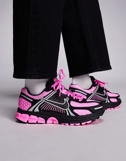 Bold Contrast: Black and Pink Vomero with Wide-Leg Jeans — Nike Vomero Outfits