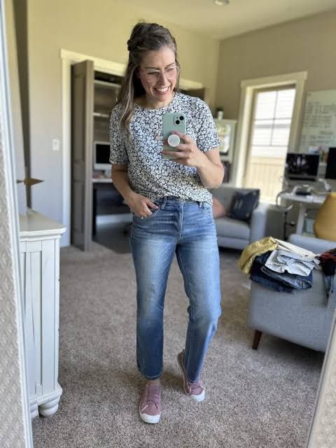 Everyday Ease: Straight Leg Jeans with Pink Sneakers — Light Wash Jeans Outfits
