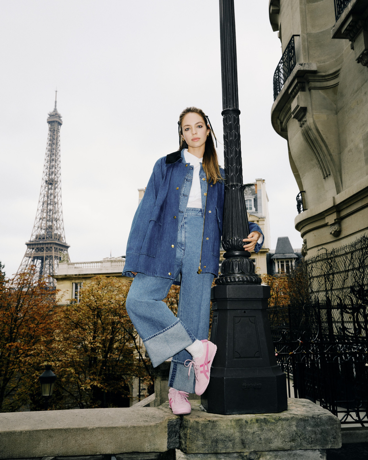 Denim-on-Denim with Pink Onitsuka Tiger Sneakers Denim-on-Denim with Pink Onitsuka Tiger Sneakers — Onitsuka Tiger Outfits