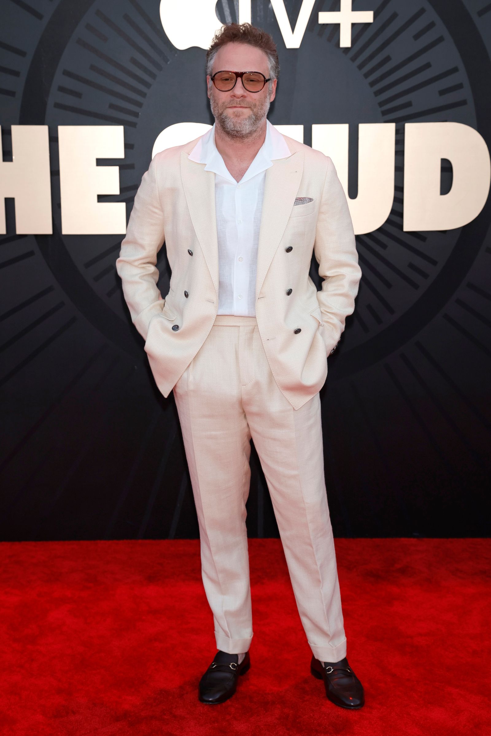 Relaxed Cream Linen-Blend Suit for Formal Events — Mens Wedding Guest Outfits