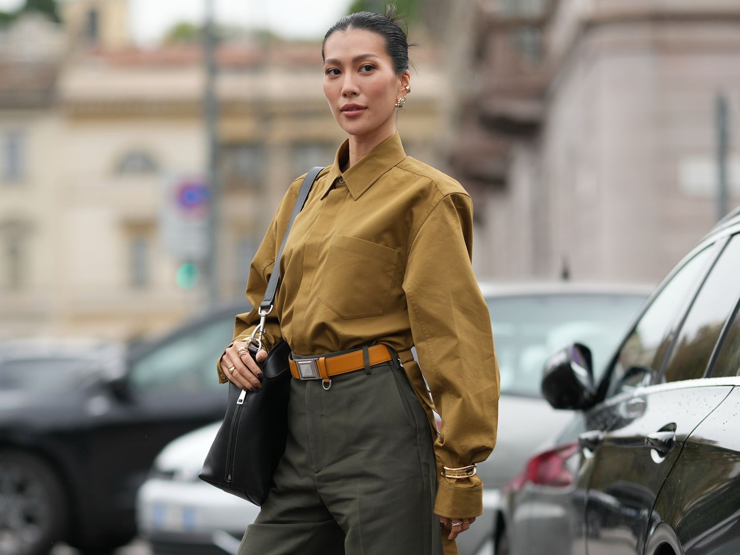 Olive Green Oversized Shirt with Khaki Cargo Pants Olive Green Oversized Shirt with Khaki Cargo Pants — Utilitarian Outfits
