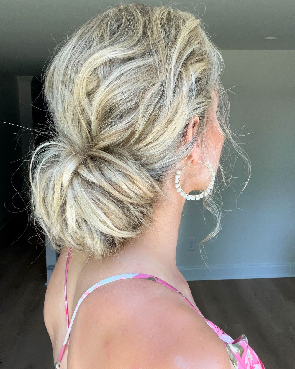 No Bangs Messy Ash Blonde Bun No Bangs Messy Ash Blonde Bun — Bun Hairstyles