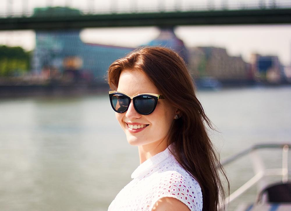 Black Cat-Eye Sunglasses with Gold Accents for Daytime — Sunglasses for Round Face