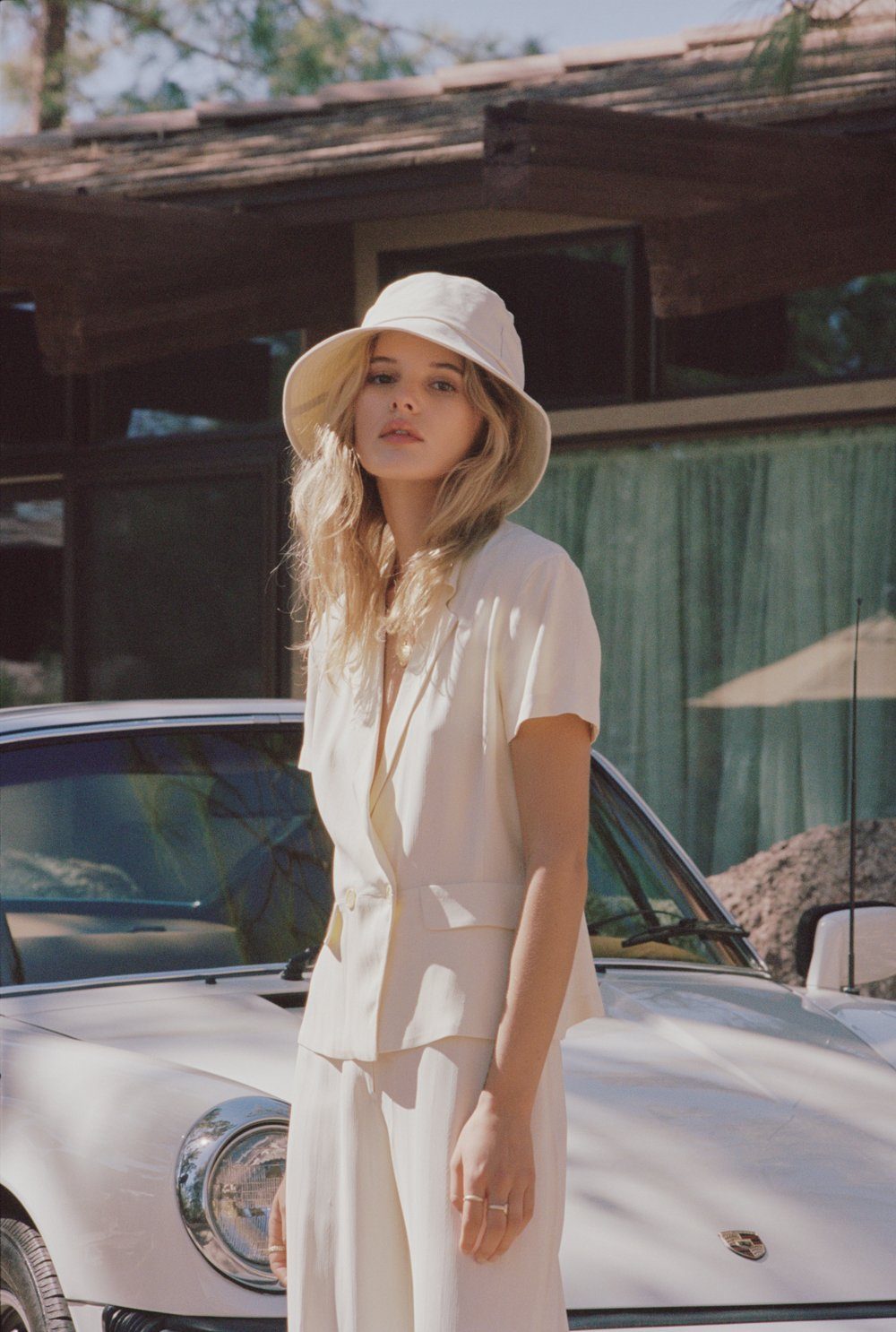 Chic Daytime Outfit Idea Chic Daytime Outfit Idea — Bucket Hat Outfits