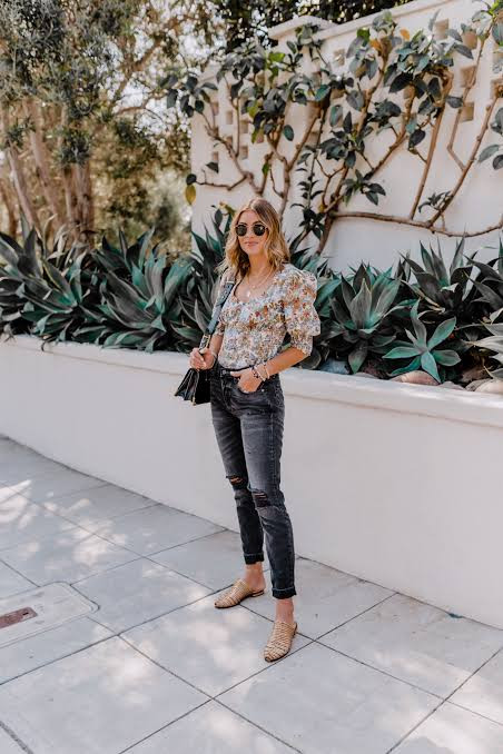 Daytime Casual Floral Puff-Sleeve Top with Ripped Jeans and Mules — San Diego Outfits