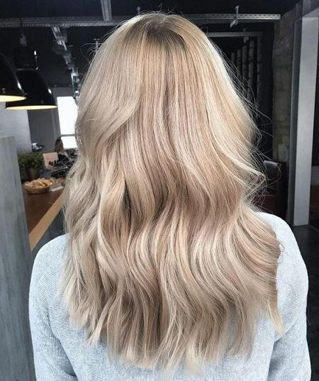 Wavy Blowout Sandy Blonde Wavy Blowout Sandy Blonde