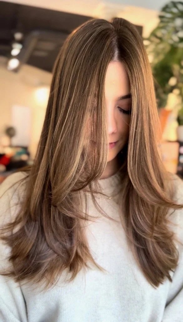 Mid-Back Straight With Face-Framing Layers — Old Money Hairstyles