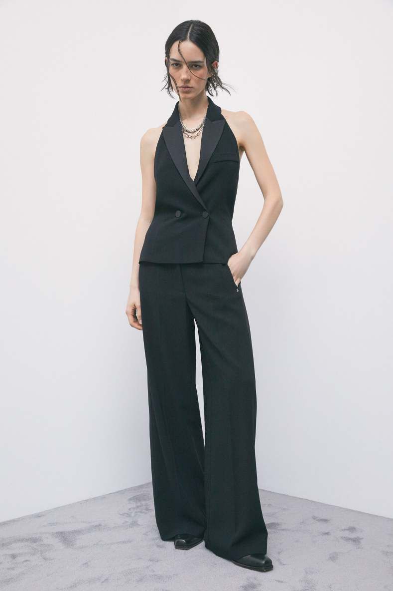 Sleeveless Tuxedo Vest with Black Palazzo Pants Sleeveless Tuxedo Vest with Black Palazzo Pants — Palazzo Pants Outfits