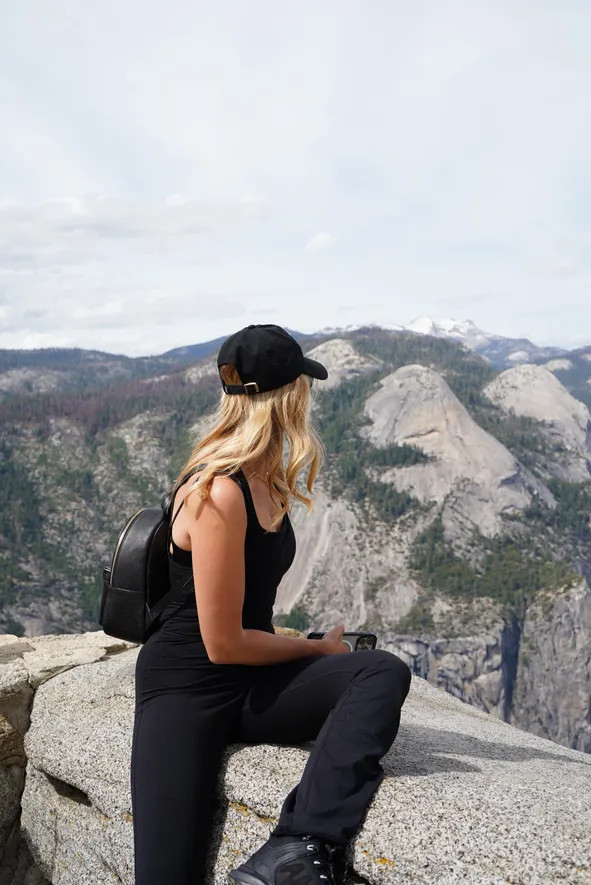 Monochromatic Black Athletic Set for Yosemite Hiking Monochromatic Black Athletic Set for Yosemite Hiking — Yosemite Outfits