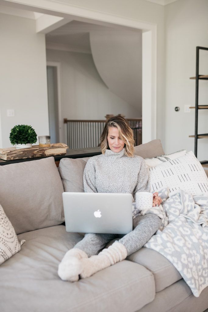 Chunky Knit Turtleneck and Relaxed Pants for Ultimate WFH Coziness Chunky Knit Turtleneck and Relaxed Pants for Ultimate WFH Coziness — Work From Home Outfits