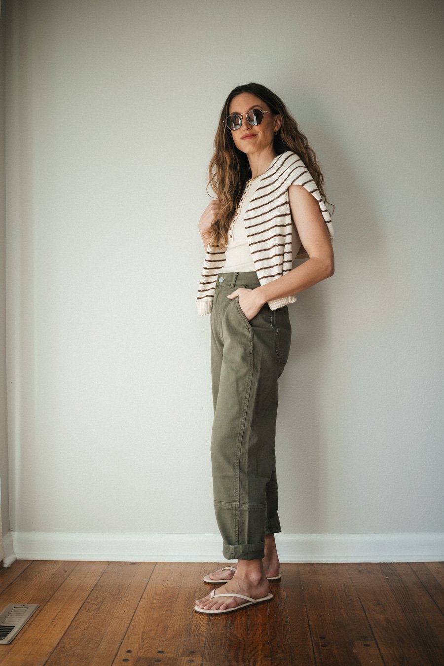 Beige Flip-Flops Casual Olive Green Cargo Pants with a Draped Sweater — Green Outfits