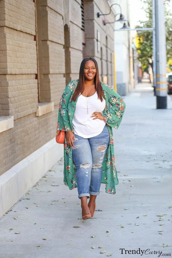 Ripped Jeans with Floral Kimono and Brown Heels Ripped Jeans with Floral Kimono and Brown Heels — Ripped Jeans Outfits