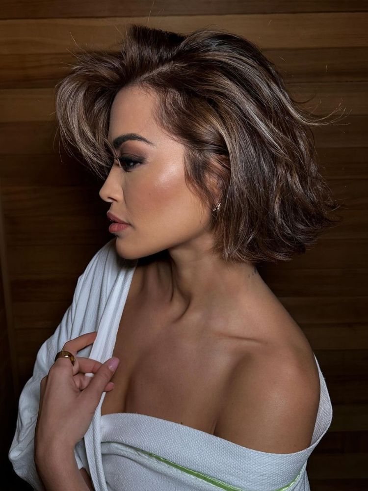 Shaggy Bob with Blonde Highlights Shaggy Bob with Blonde Highlights — Hair Color Ideas for Short Hair
