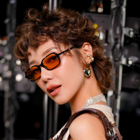 Orange Tinted Rectangle Sunglasses with Heart Earrings Orange Tinted Rectangle Sunglasses with Heart Earrings — Rectangle Sunglasses Outfits