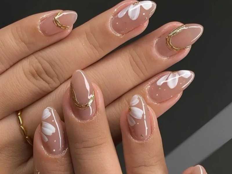 Sheer Nude Oval Floral with Gold Accents Sheer Nude Oval Floral with Gold Accents — Mom Nails