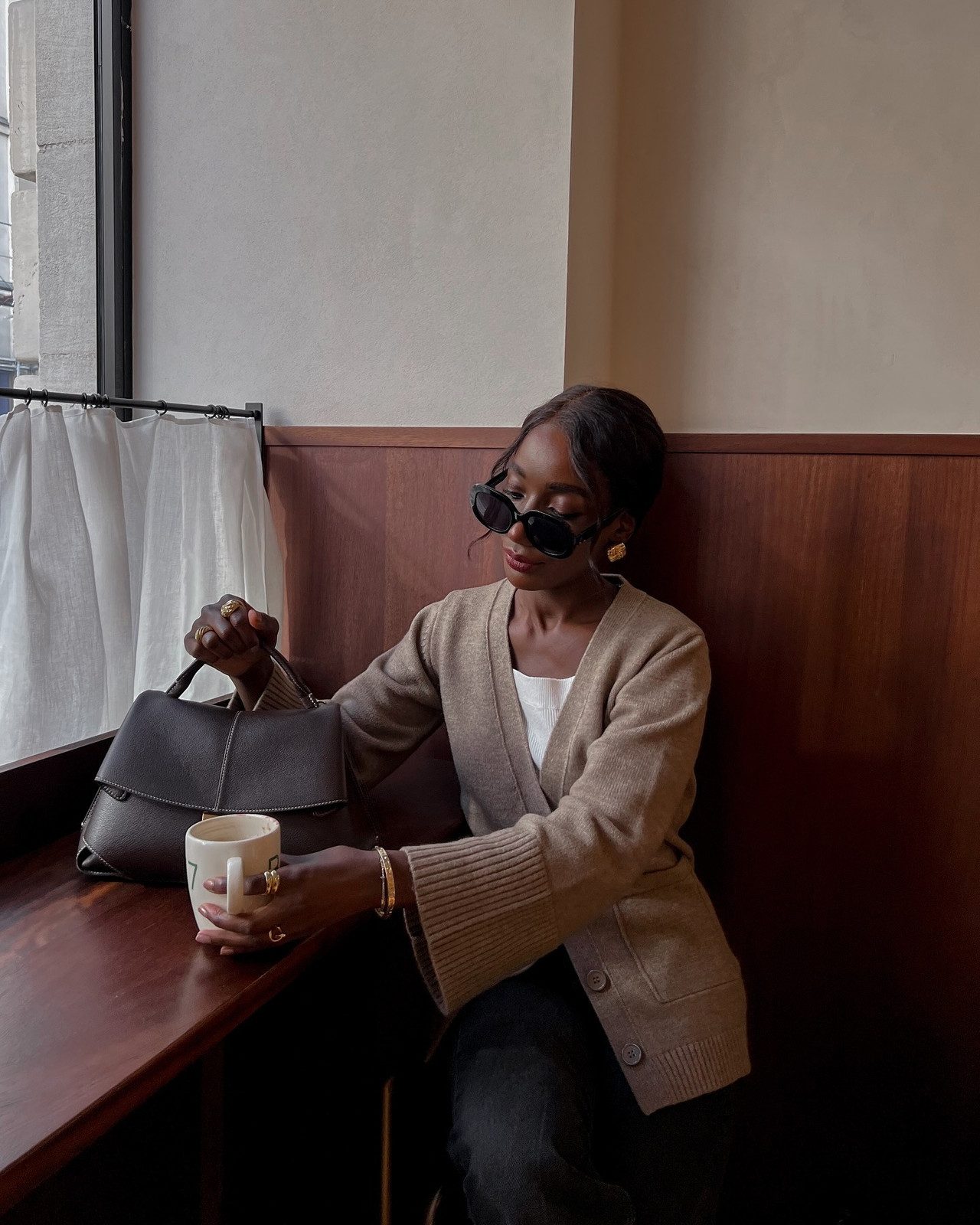 Relaxed Cardigan Outfit with Oversized Square Sunglasses — Oversized Sunglasses Outfits