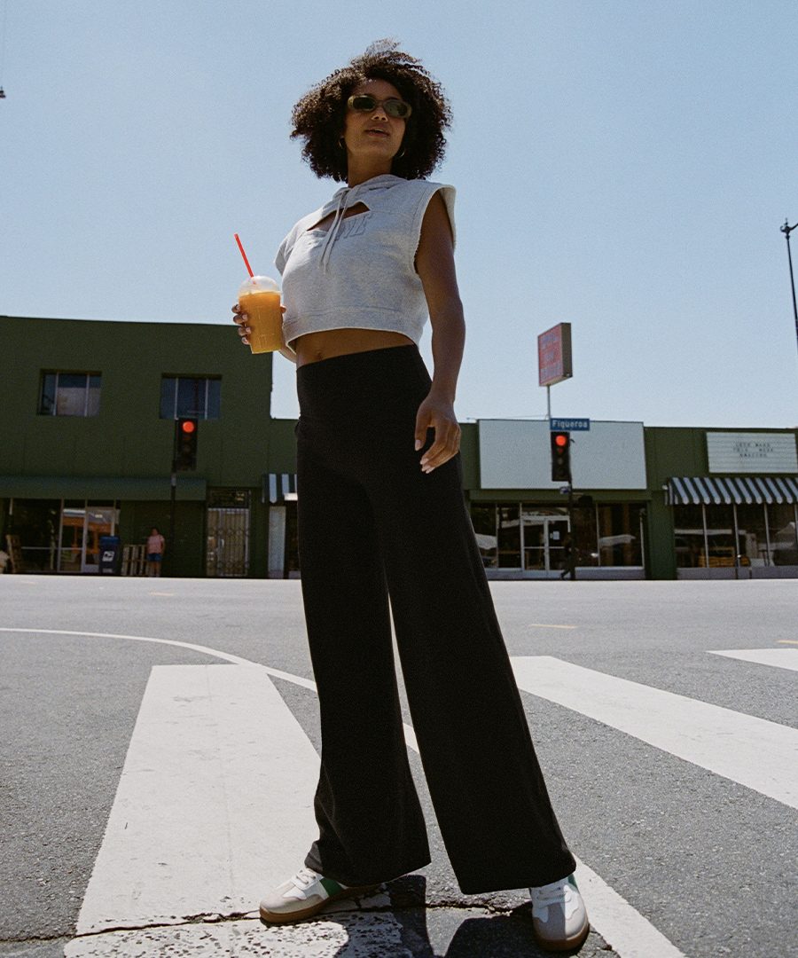 Black Wide-Leg Trousers for Effortless Casual Styling — Trouser Outfits