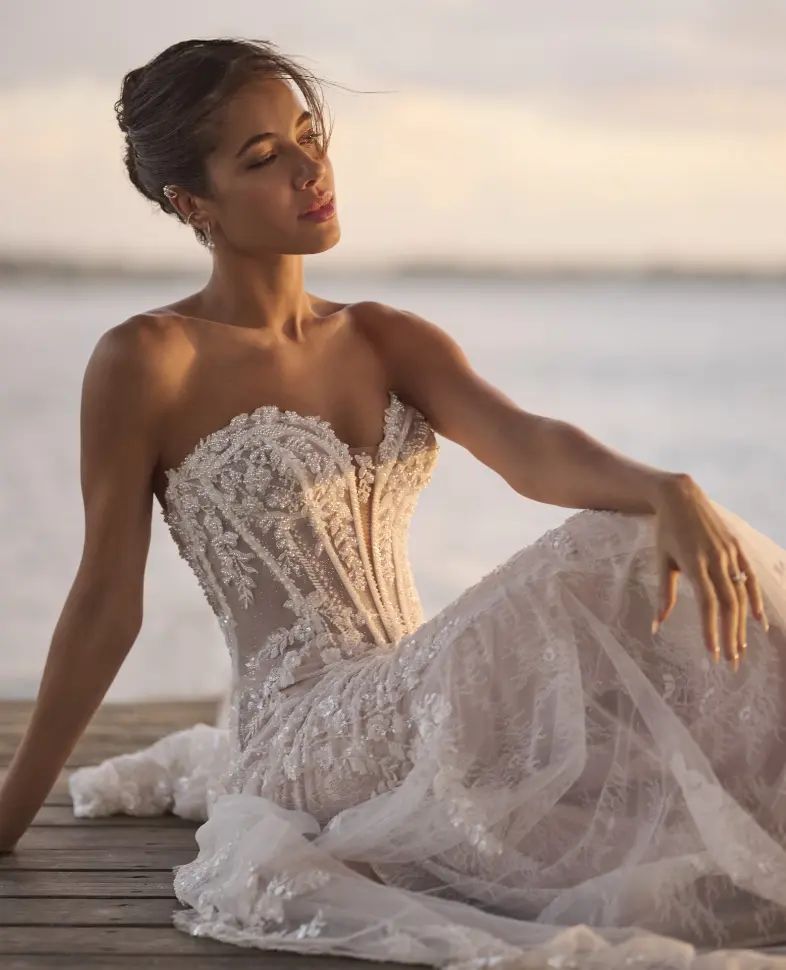 Ivory Lace Wedding Dress: Bodice Detail — Lace Dress Outfits