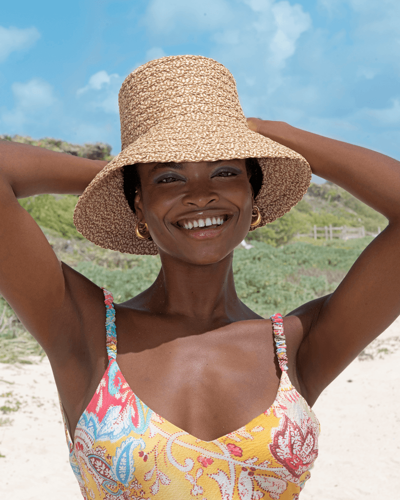 Natural Waves With Wide-Brimmed Hat Natural Waves With Wide-Brimmed Hat — Hat Hairstyles