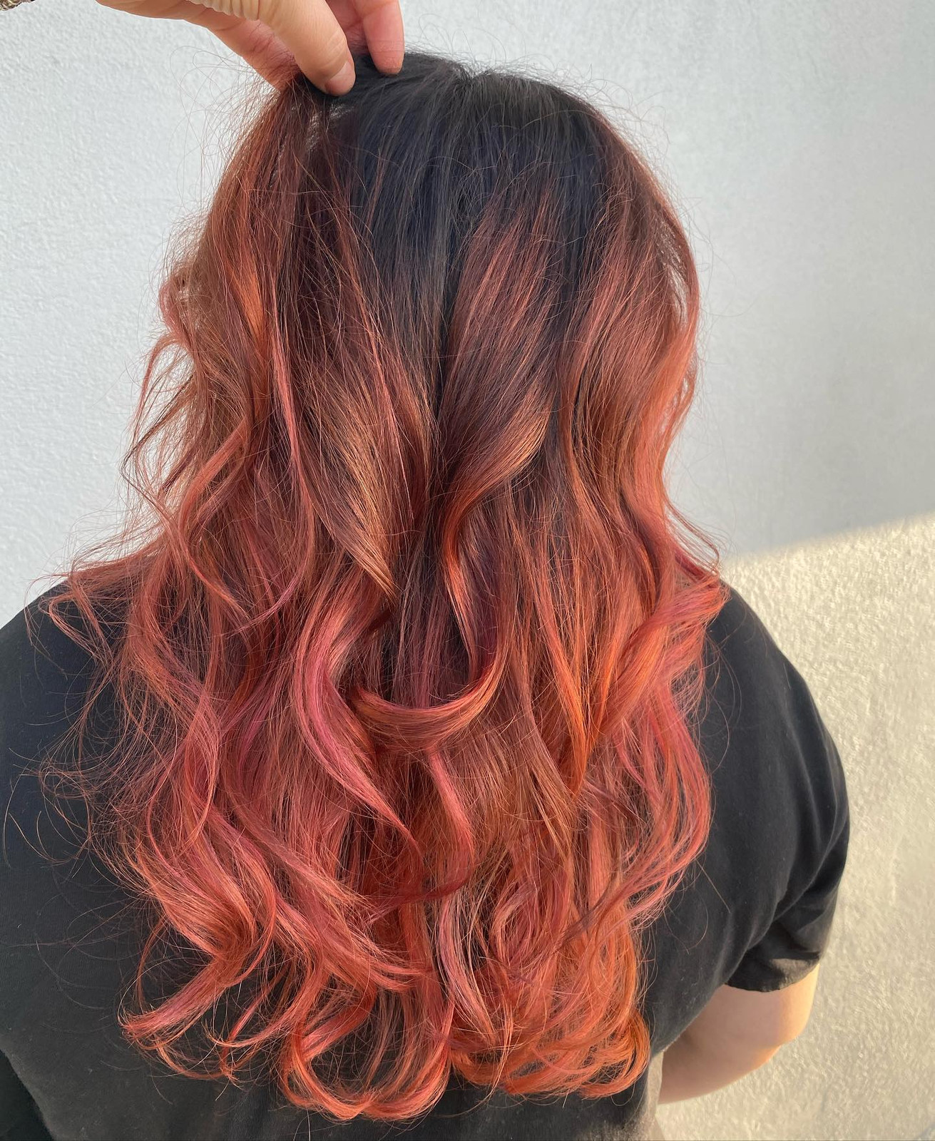 Mid-Back Vibrant Uniform Coral Waves — Coral Hair