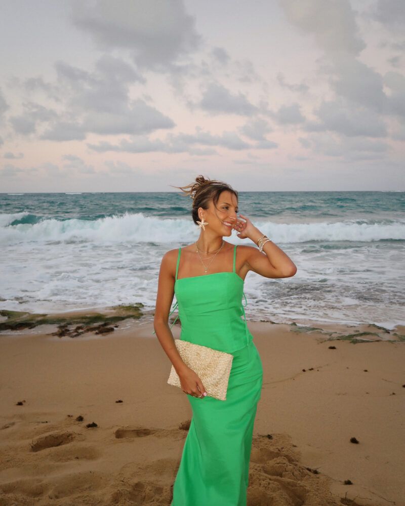 Vibrant Green Linen Maxi Dress for Beach Evenings Vibrant Green Linen Maxi Dress for Beach Evenings — Puerto Rico Outfits