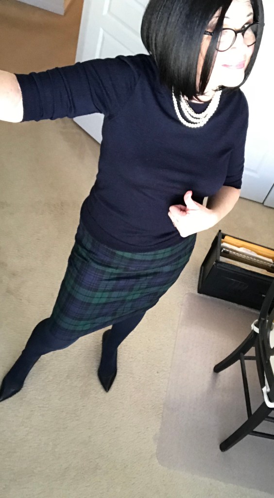 Work-Ready Plaid Pencil Skirt with Crewneck Top Work-Ready Plaid Pencil Skirt with Crewneck Top — Plaid Skirt Outfits