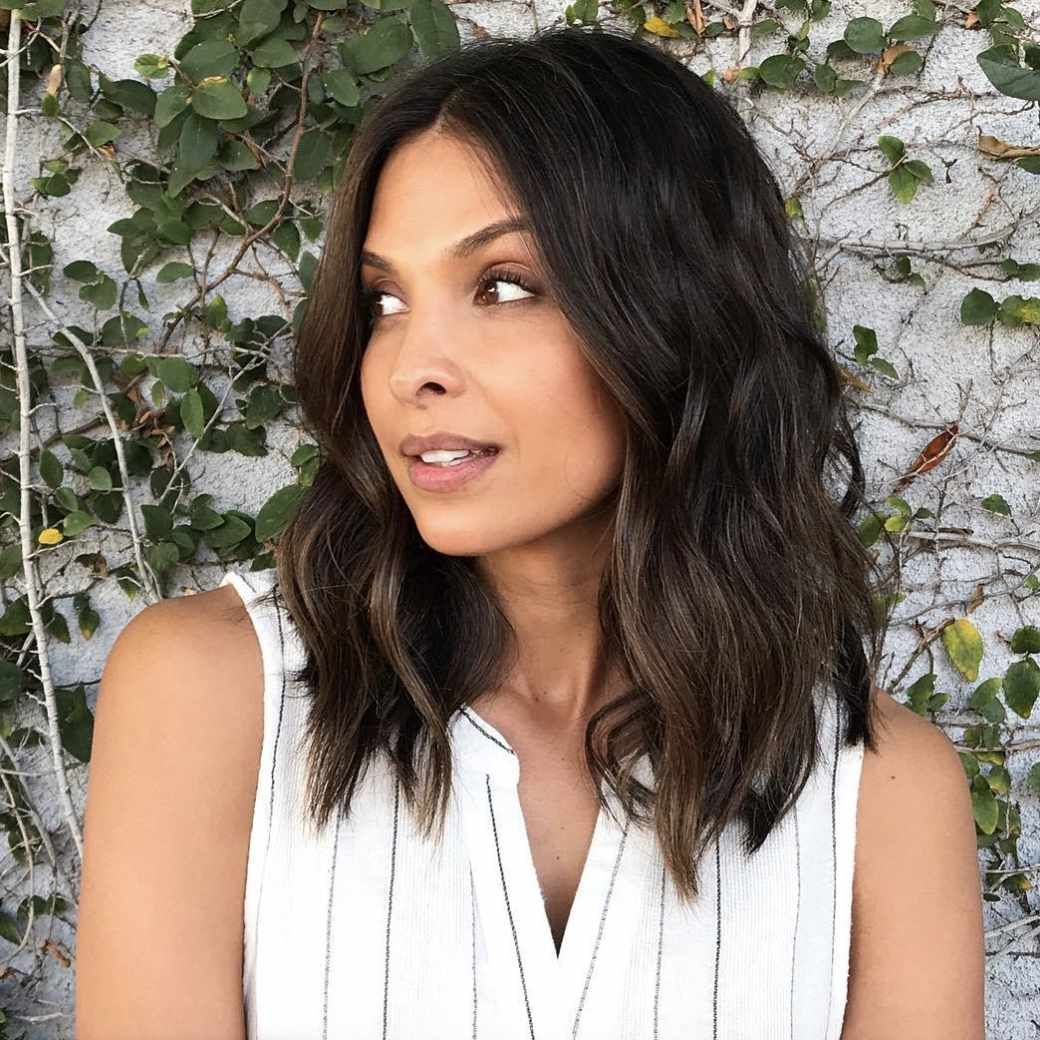 Blunt Collarbone Lob With Loose Waves Blunt Collarbone Lob With Loose Waves — Hairstyles for Teachers