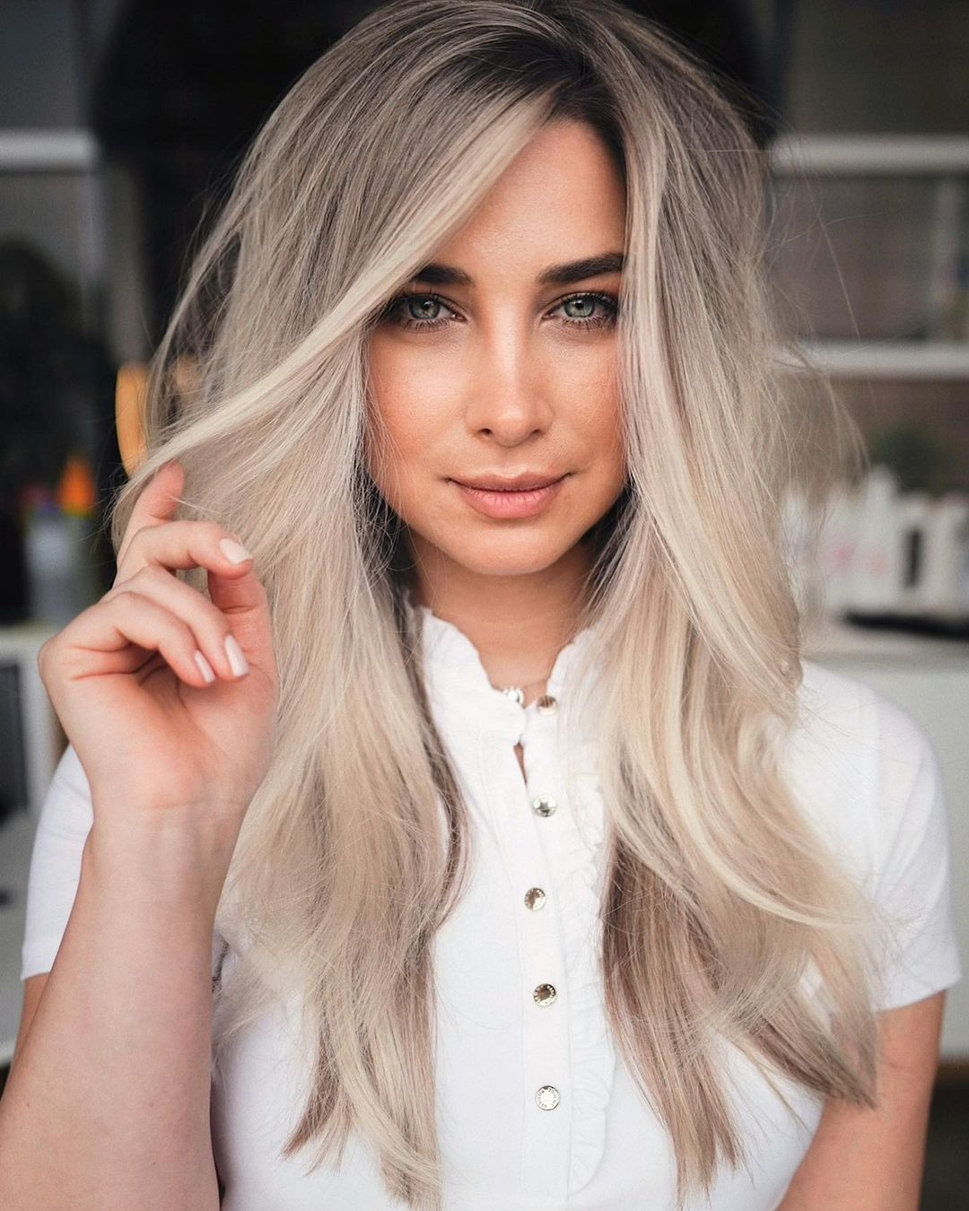 Layered Lob With Voluminous Waves — Hairstyles for Thinning Crown