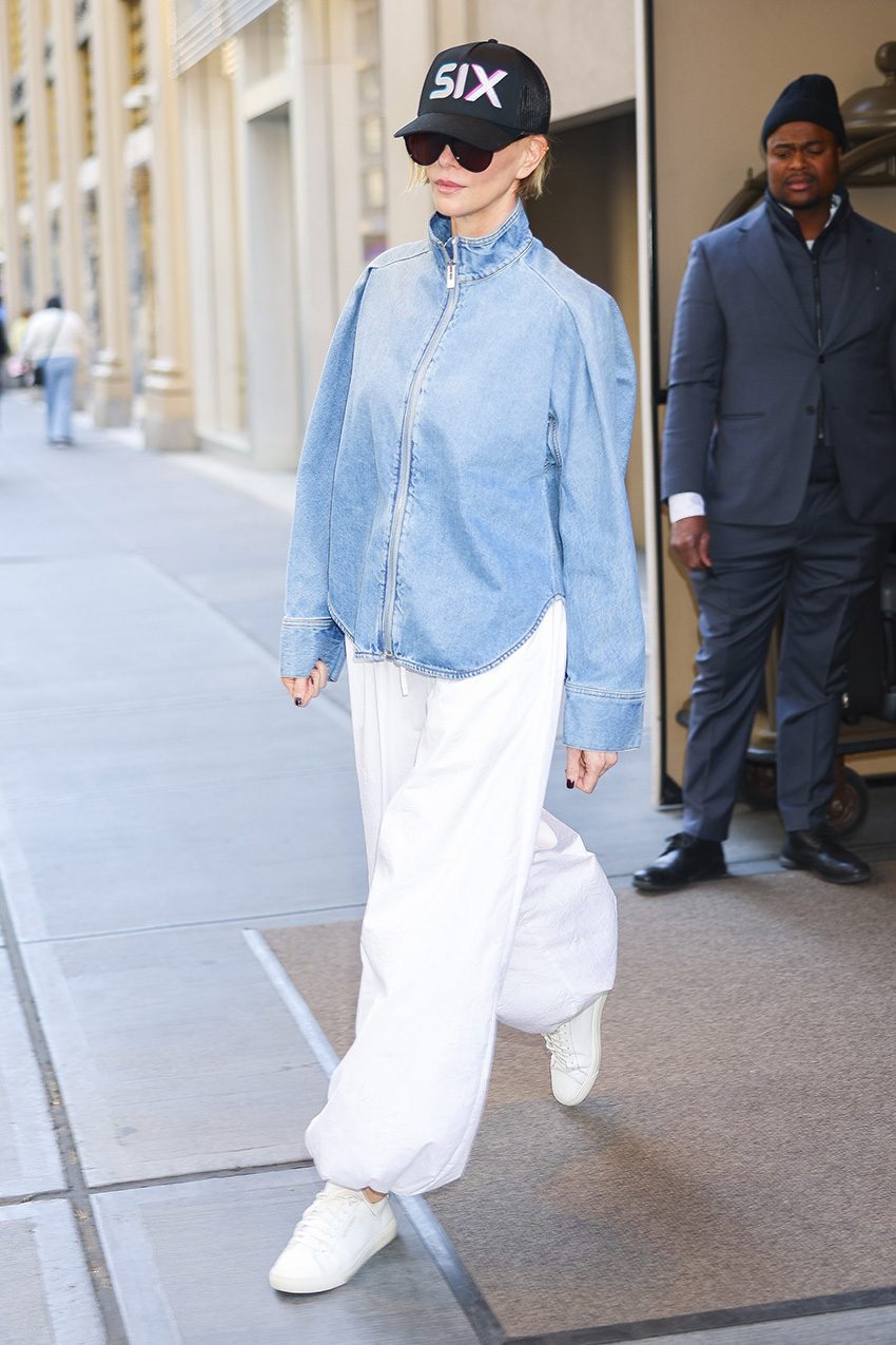 Oversized Denim Jacket, White Sweatpants, and White Sneakers — White Sneakers Outfits