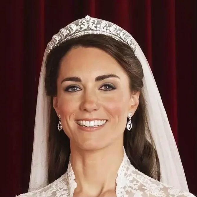 Twisted Half-Up with Soft Waves and Tiara — Wedding Hairstyles with Tiara