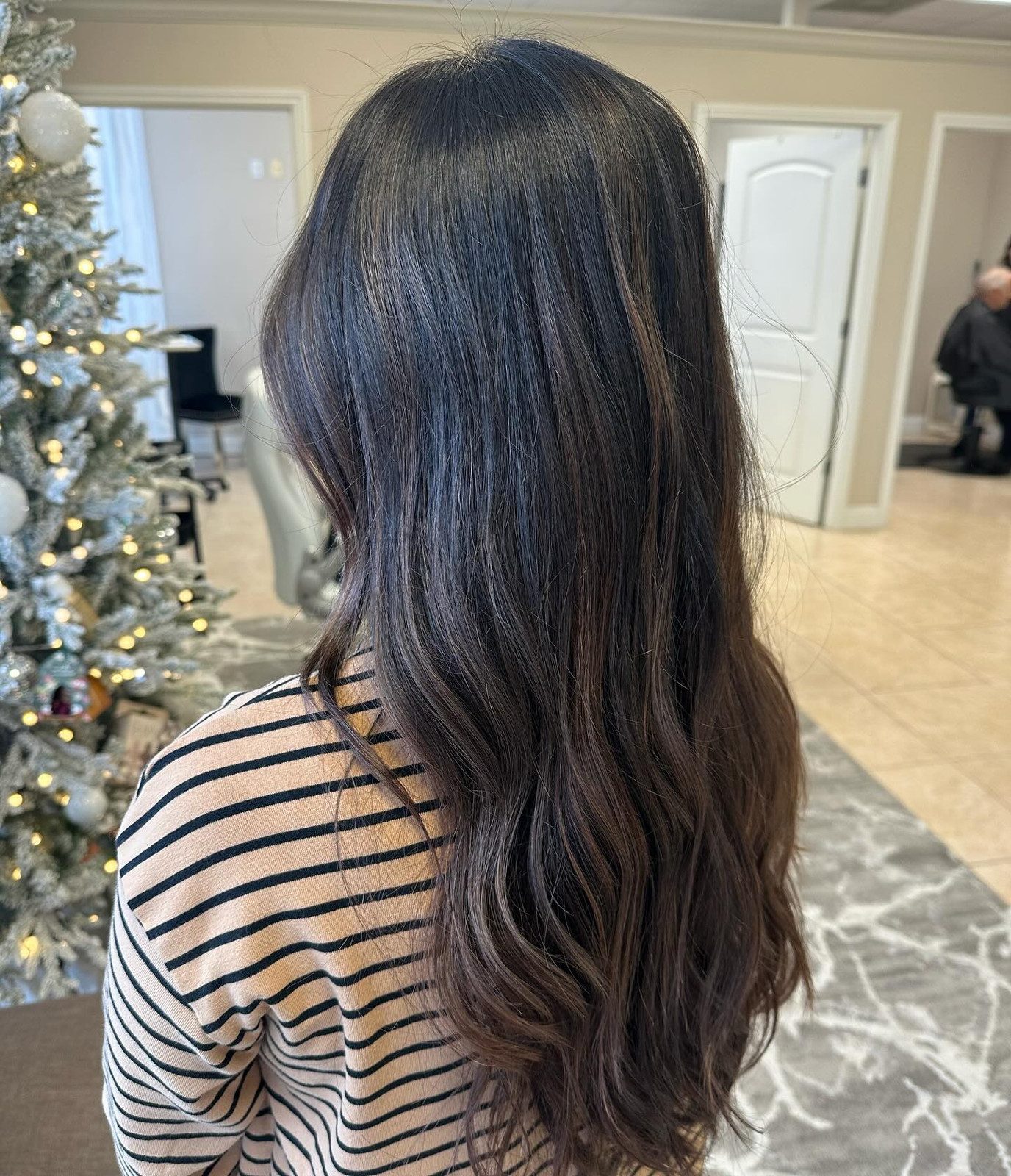 Mid-Back High Contrast Black And Blonde Waves — Highlights on Black Hair