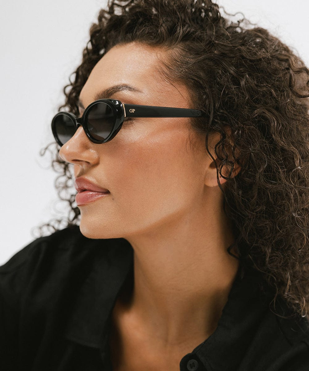 Modern Classic: Black Oval Sunglasses with Gold Accents — Sunglasses for Oval Face
