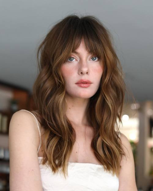 Collarbone Layered With Blonde Highlights Collarbone Layered With Blonde Highlights — Textured Fringe