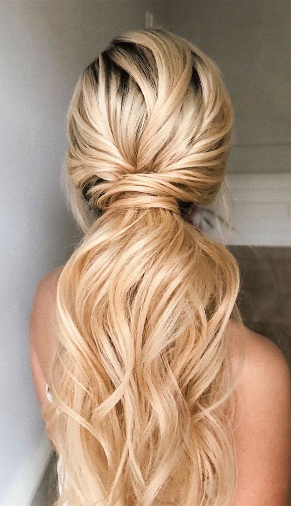 Ash Blonde High Ponytail With Twisted Base Ash Blonde High Ponytail With Twisted Base — Curly High Ponytail