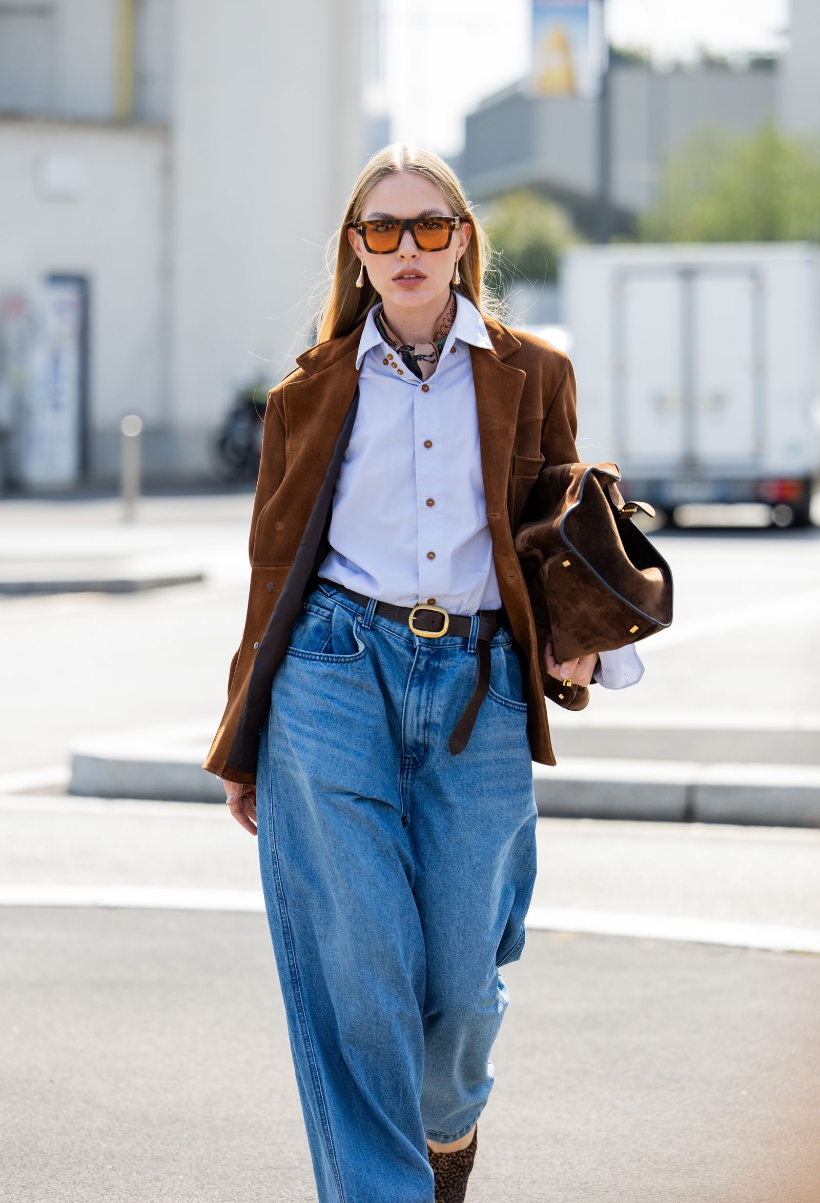 Fashion-Forward Casual with Barrel Jeans and Suede Blazer Fashion-Forward Casual with Barrel Jeans and Suede Blazer