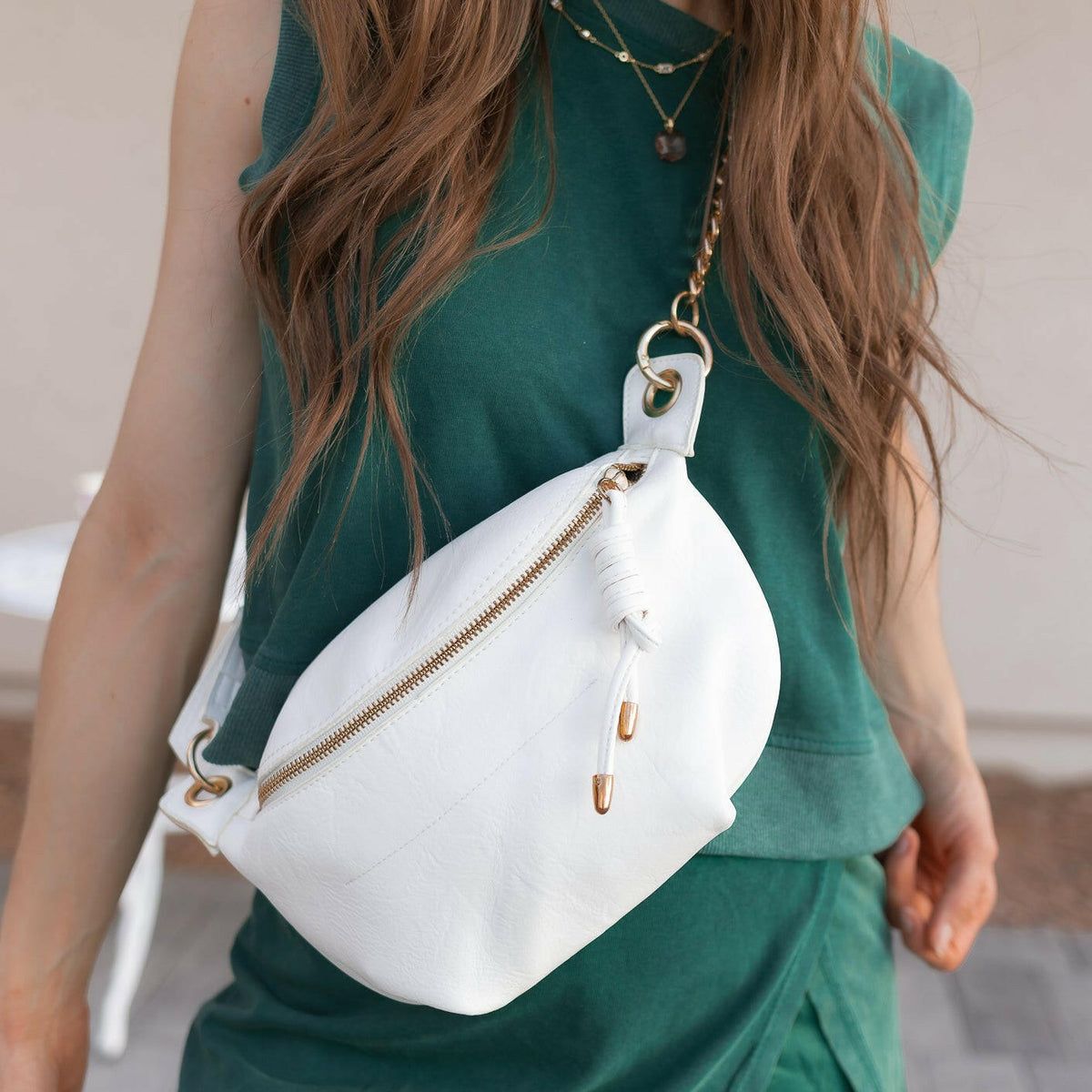 Textured Elegance: White Fanny Pack with Green Set Textured Elegance: White Fanny Pack with Green Set — Fanny Pack Outfits