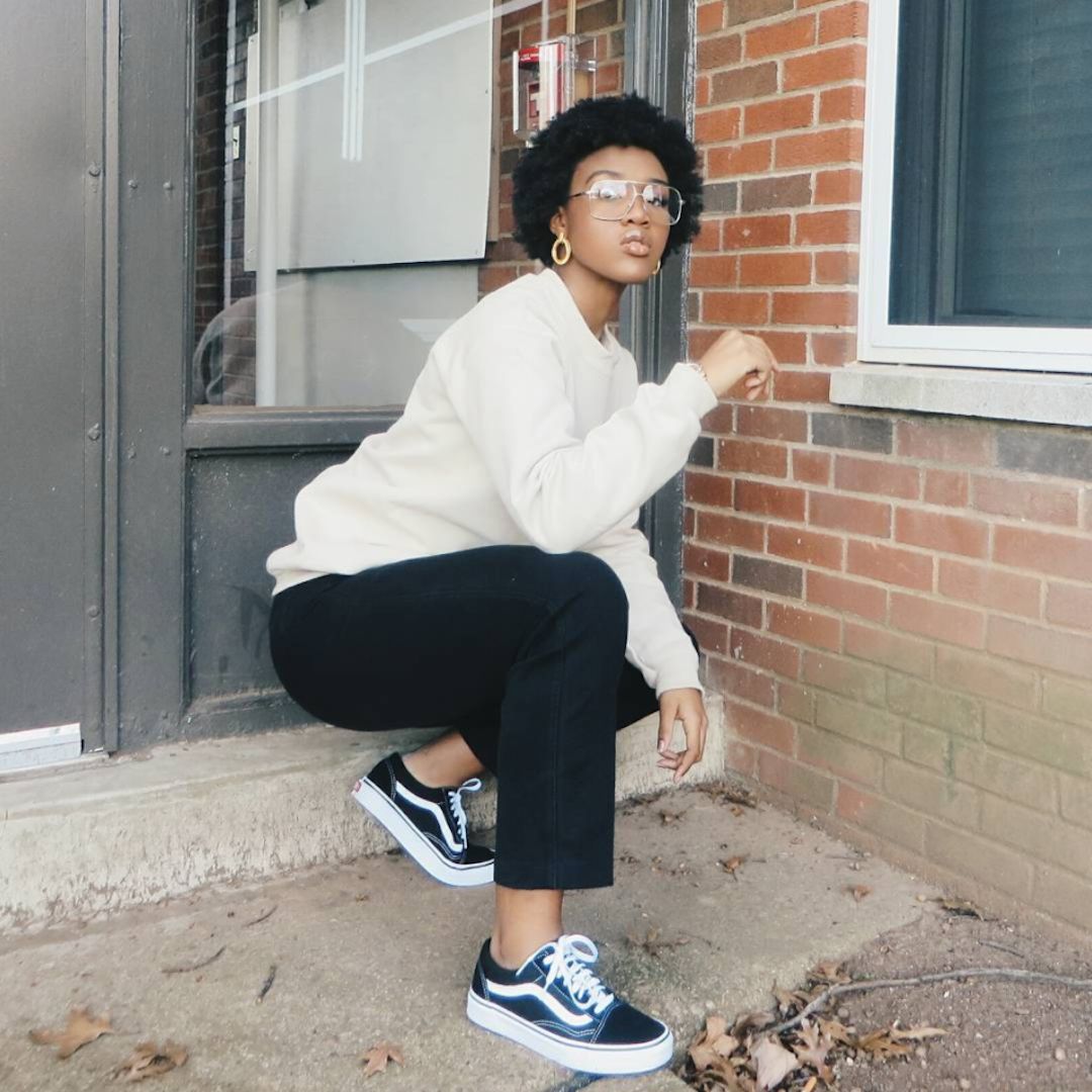 Crewneck Sweatshirt and Fitted Trousers with Vans Crewneck Sweatshirt and Fitted Trousers with Vans — Vans Outfits