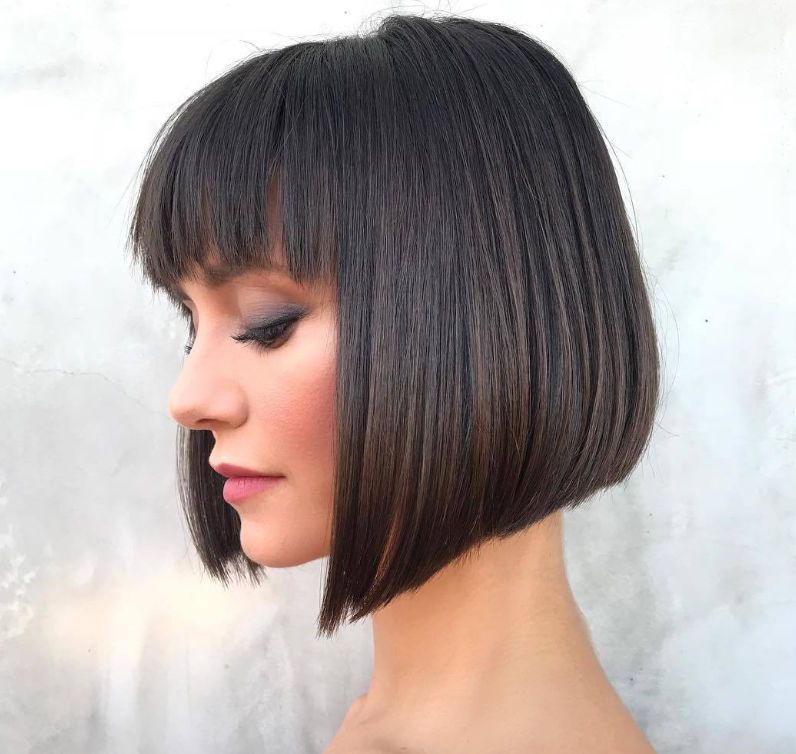 Collarbone Waves With Curtain Bangs — Hairstyles for Big Forehead