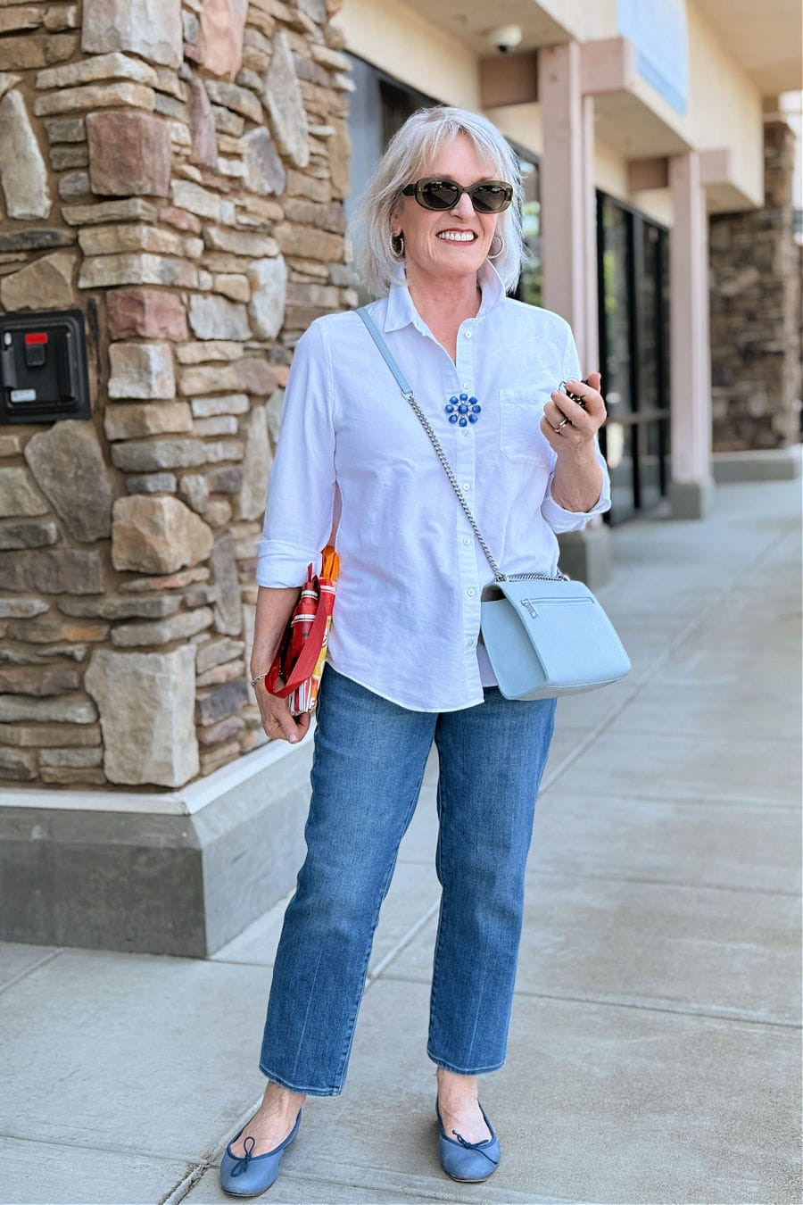 Button-Down Shirt with a Blue Jeweled Brooch Button-Down Shirt with a Blue Jeweled Brooch — Brooch Outfits