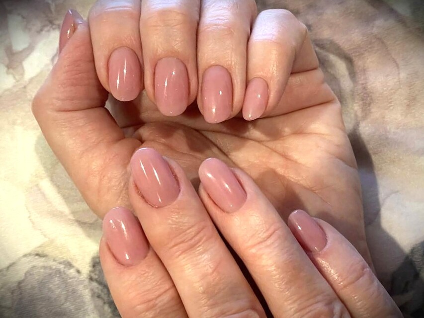 Medium Oval Glossy Nude Pink — Realtor Nails
