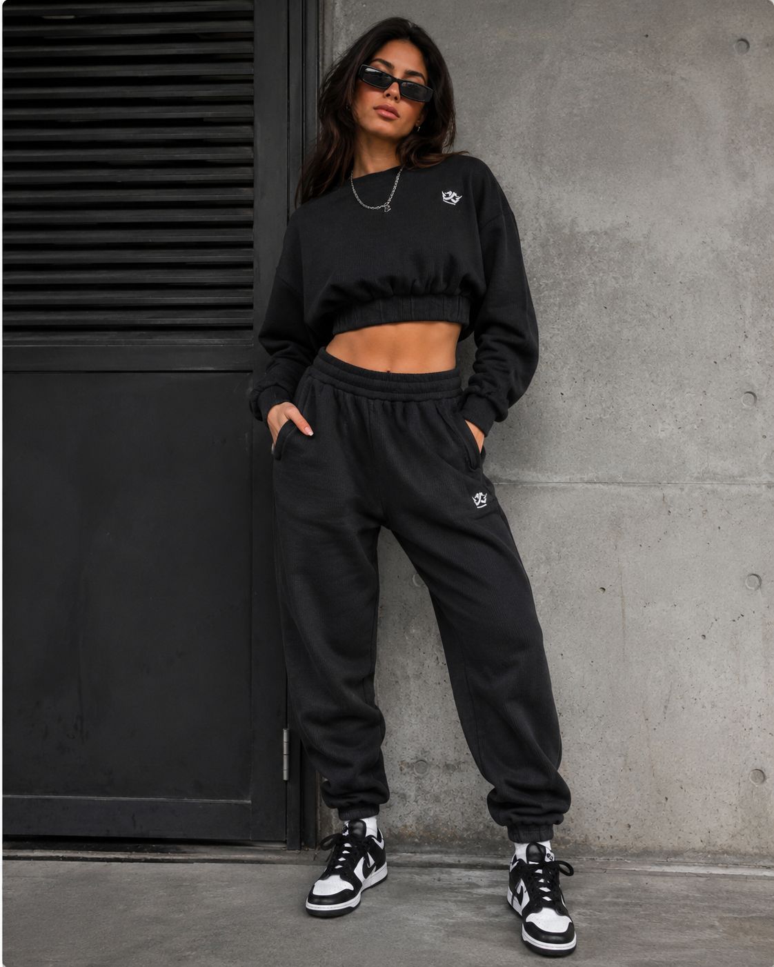 Streetwear Inspired Black Jogger Set with Cropped Sweatshirt Streetwear Inspired Black Jogger Set with Cropped Sweatshirt — Jogger Outfits