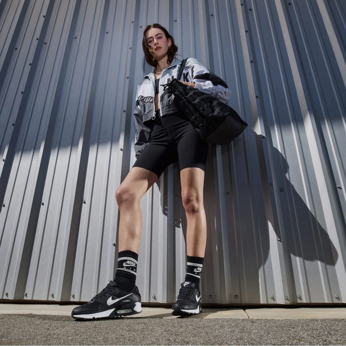 Athletic Streetwear: Cropped Jacket and Biker Shorts with Air Max Athletic Streetwear: Cropped Jacket and Biker Shorts with Air Max — Air Max Outfits