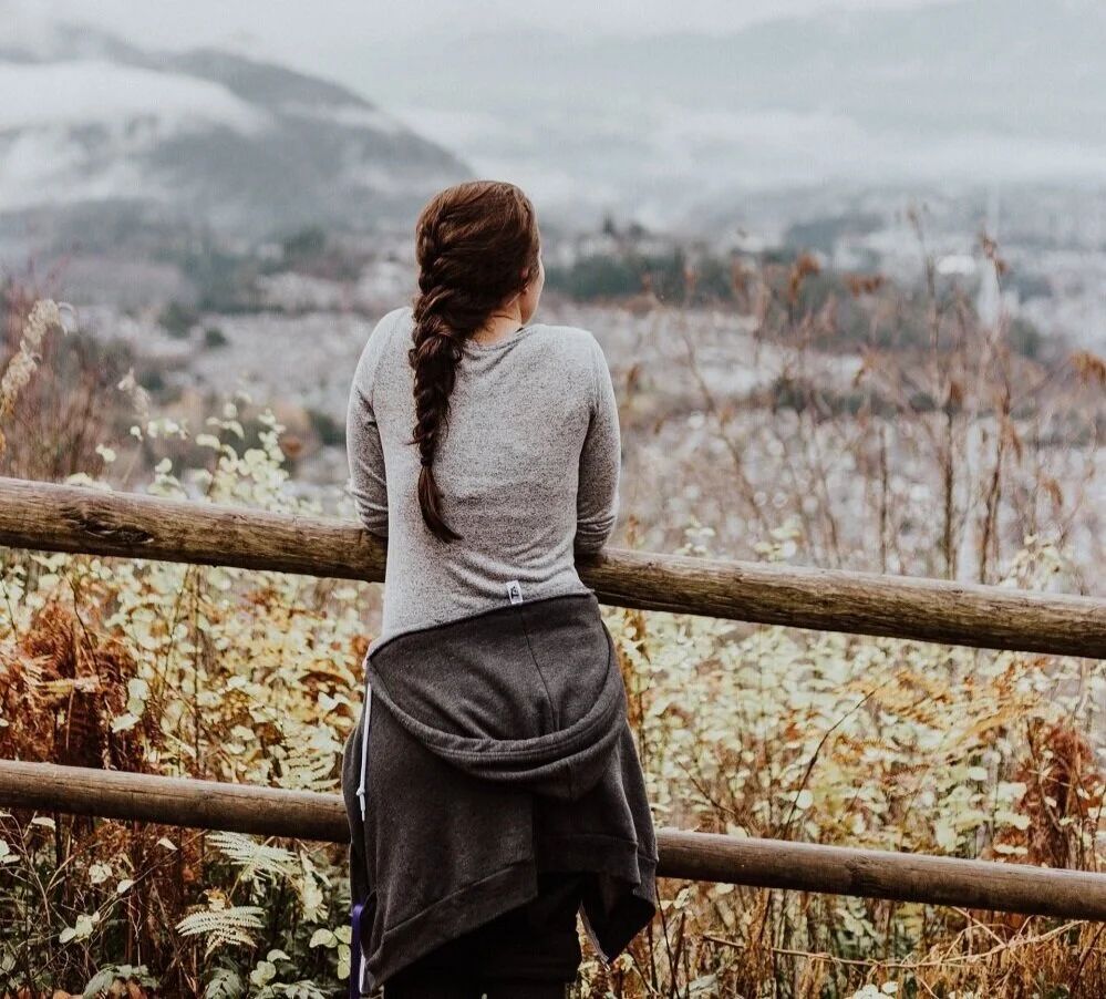 Thick Side Braid for Mountain Views Thick Side Braid for Mountain Views — Hiking Hairstyles