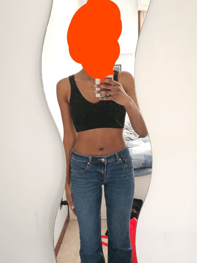 Crop Top with Low-Rise Jeans and Exposed Midriff — Outfits for Short Torso