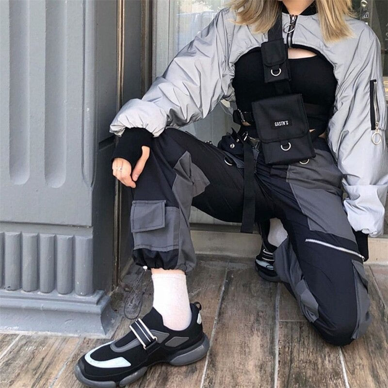 Cropped Jacket with Black Sleeves and Baggy Cargo Pants Cropped Jacket with Black Sleeves and Baggy Cargo Pants — Techwear Outfits
