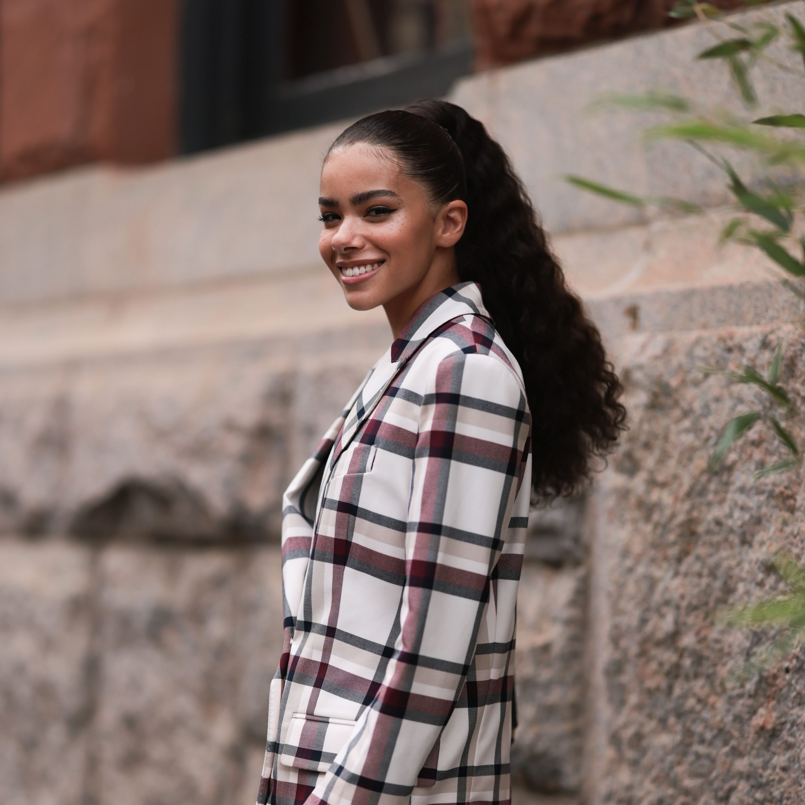 Classic Plaid: White and Burgundy Blazer — It Girl Outfits