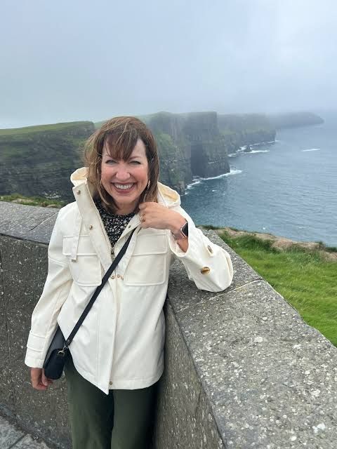 Hooded Jacket for Scenic Outdoor Exploration — Ireland Outfits
