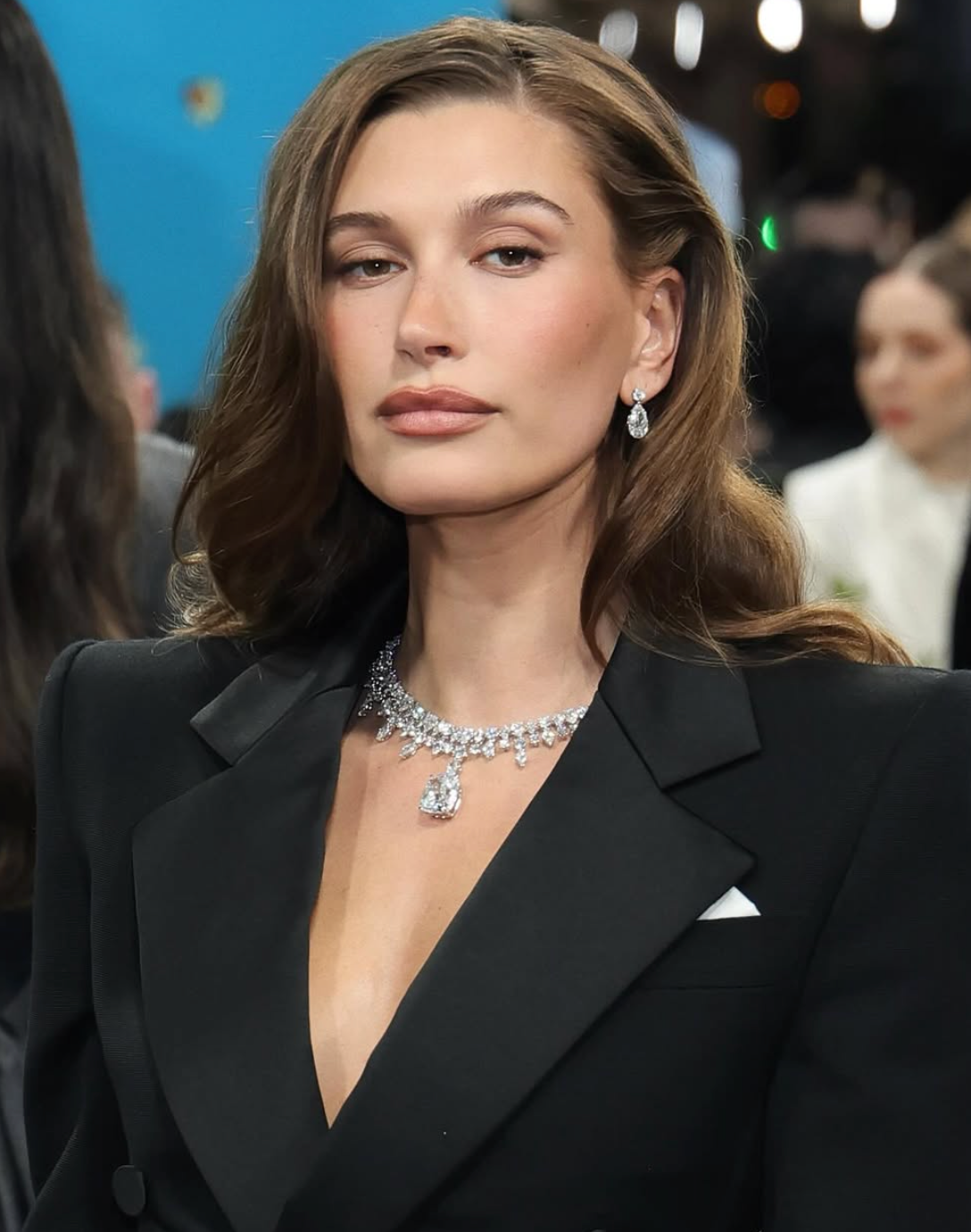 Smooth Mid-Back Blowout With Soft Bends Smooth Mid-Back Blowout With Soft Bends — Side Part Hairstyles