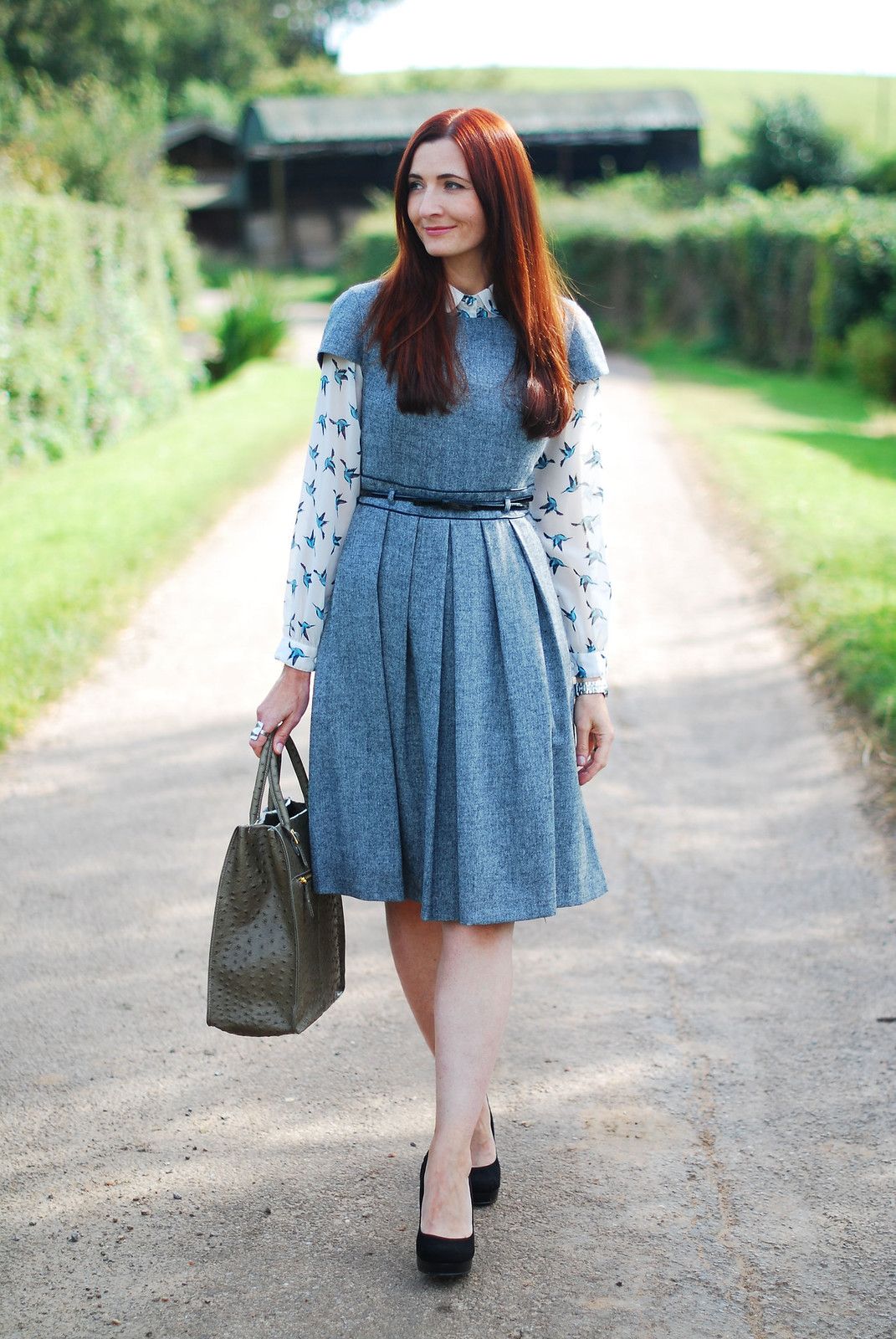 Black Belt Olive Green Handbag Watch Grey A-Line Dress Over Printed Blouse for a Unique Interview Black Belt Olive Green Handbag Watch Grey A-Line Dress Over Printed Blouse for a Unique Interview — Interview Dresses