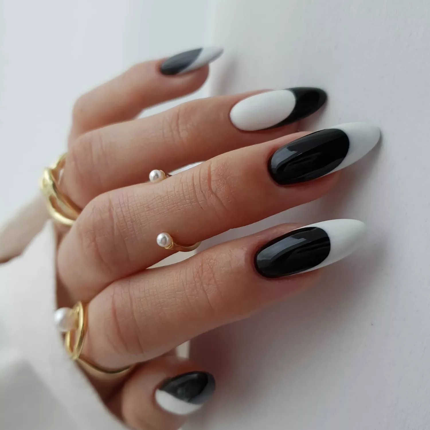 Classic Black and White French Half-Moon Classic Black and White French Half-Moon — Two Tone Nails